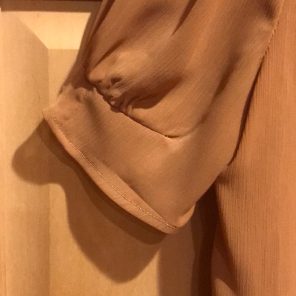 New Doe & Rae Ruffle Puff  Sleeve Blouse - Picture 3 of 7